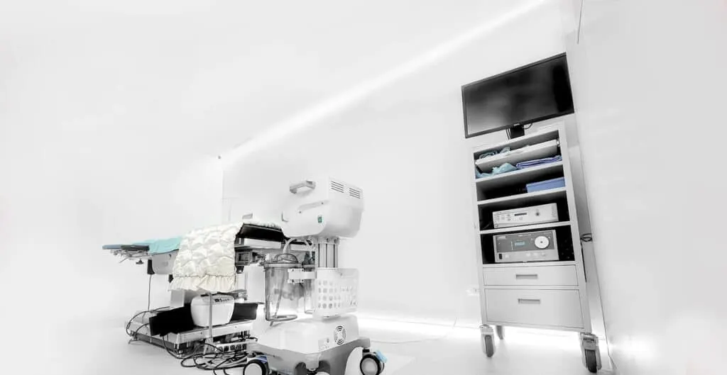 NAISS CLINIC uses advanced hospital-grade equipment