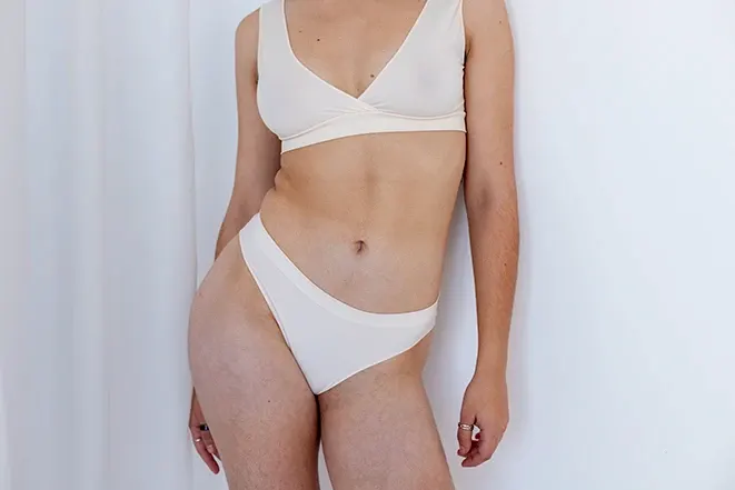 Stubborn Saddlebags? How to Contour a Pear-Shaped Figure
