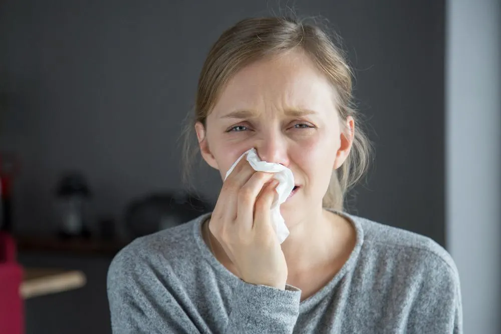 I have had nasal allergies since I was a child! I get dark circles even without staying up late, so is there a solution for allergic dark circles? Of course there is! As everyone knows, these dark circles are caused by "allergies," so we recommend first removing allergens, treating the allergic rhinitis, exercising more, and taking health supplements over the long term to adjust your allergic constitution, and things will gradually improve!

In recent years, many people have also opted for "nasal septum surgery" to improve their allergy problems, but this type of procedure is invasive, so we still recommend having a professional doctor assess your situation before deciding which approach to take!
