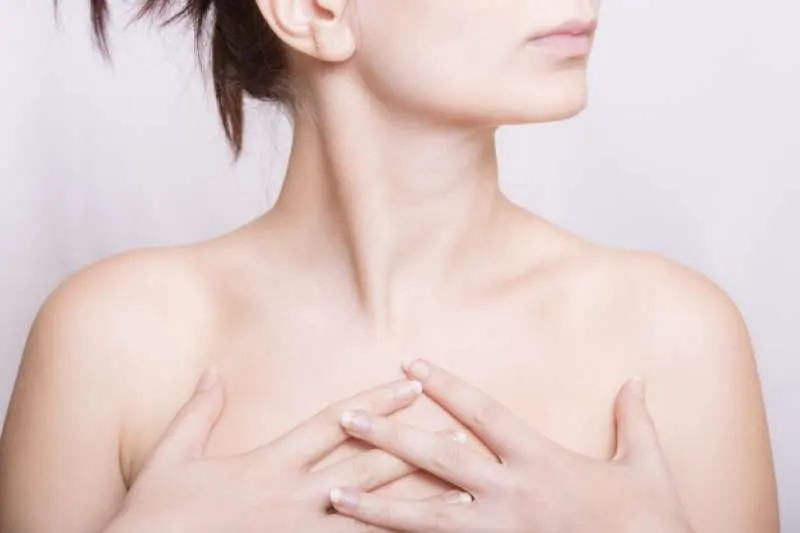 自體脂肪隆乳 vs 假體隆乳怎麼選？優缺點、費用與適合族群完整解析（2026）
