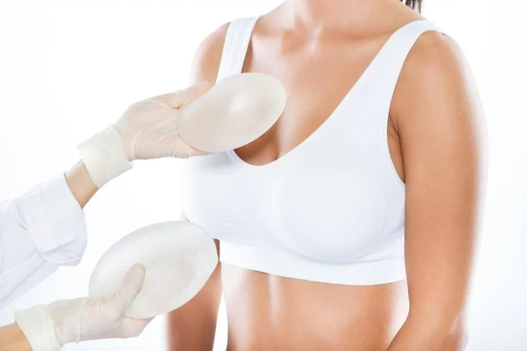 自體脂肪隆乳要多少錢？2025價格、維持時間、風險一次看懂