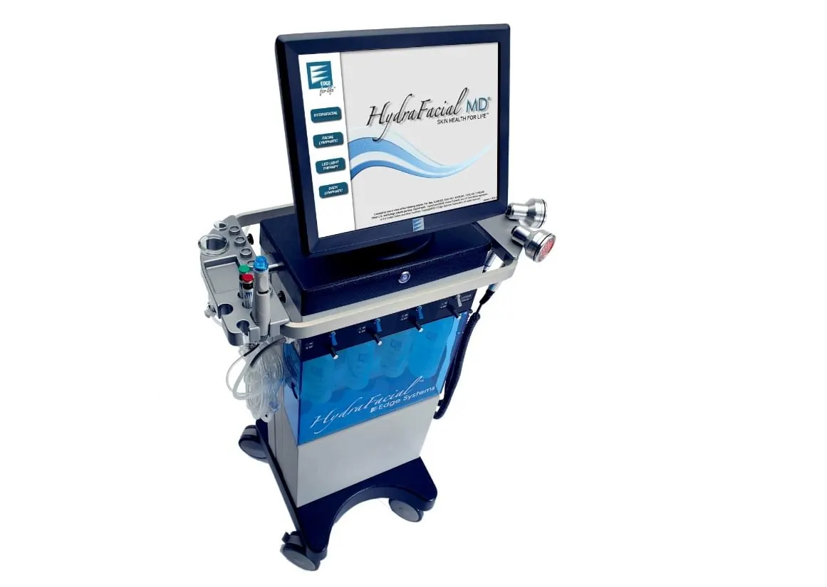 A hydro facial is, on the whole, a treatment with many advantages. The exceptions are when the doctor misjudges the skin condition and the settings are wrong, or when the aesthetician uses improper technique or too much force. Either can make the whole session uncomfortable and instantly turn the treatment into one full of drawbacks.