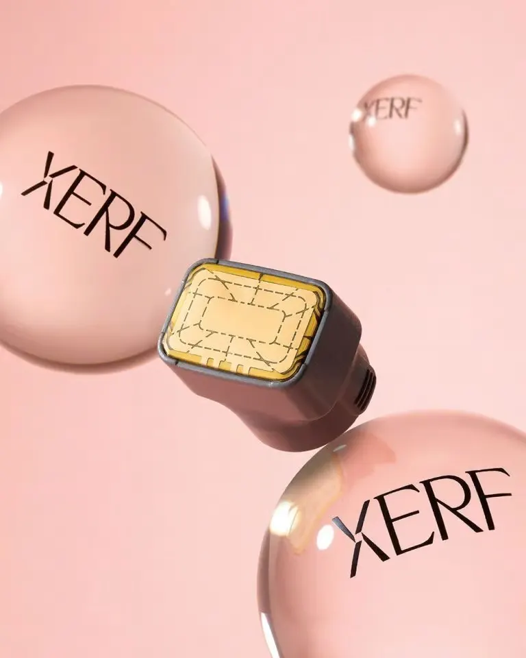 XERF Effector 探頭特寫，探頭表面為金色蜘蛛網狀電極設計