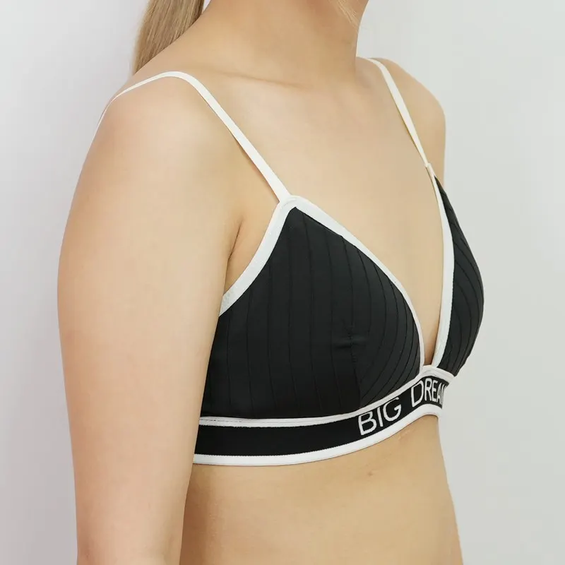 Before Mesmo breast augmentation: flat breasts and empty upper pole after pregnancy